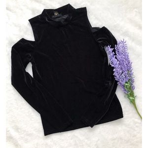 Forever 21 Open-shoulder Velvet Top
